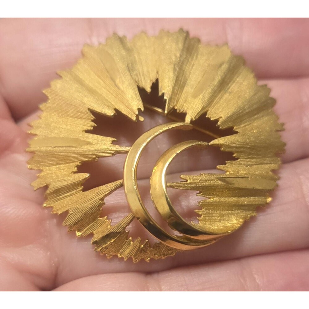Vintage Textured Gold Tone Sunburst Brooch 2" – Open-Work Circular Statement Pin